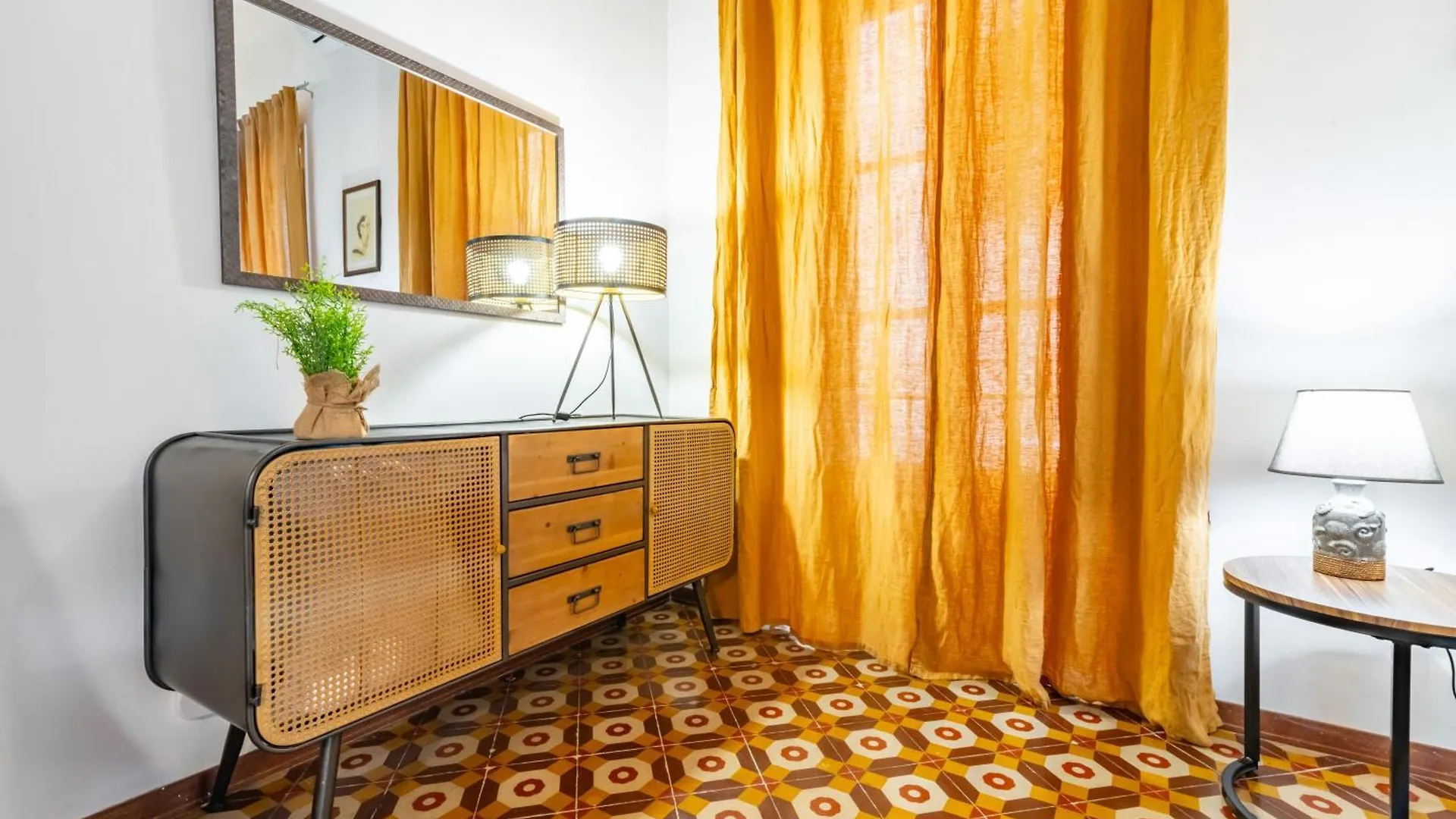 The Traveller'S House - Palermo Station Apartments 0*,  Italy